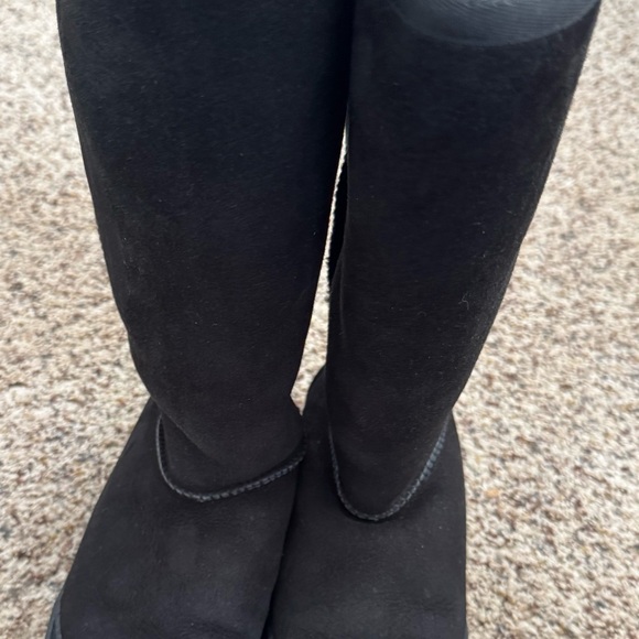 Uggs size 6 women’s in black - Picture 2 of 4